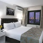 Monarch Hotel 3*