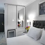 Monarch Hotel 3*