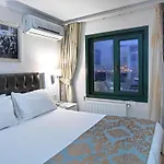 Monarch Hotel 3*